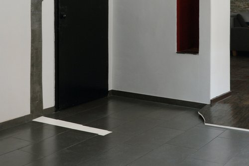Black door labelled ‘WC’.